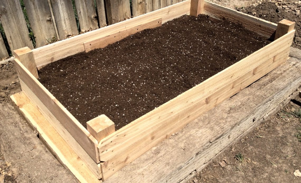 raised-garden-bed-soil-layers